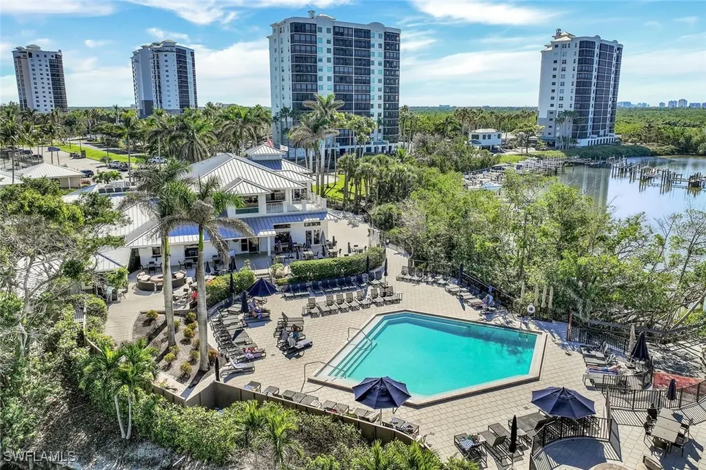 425 Cove Tower Drive Naples FL 34110