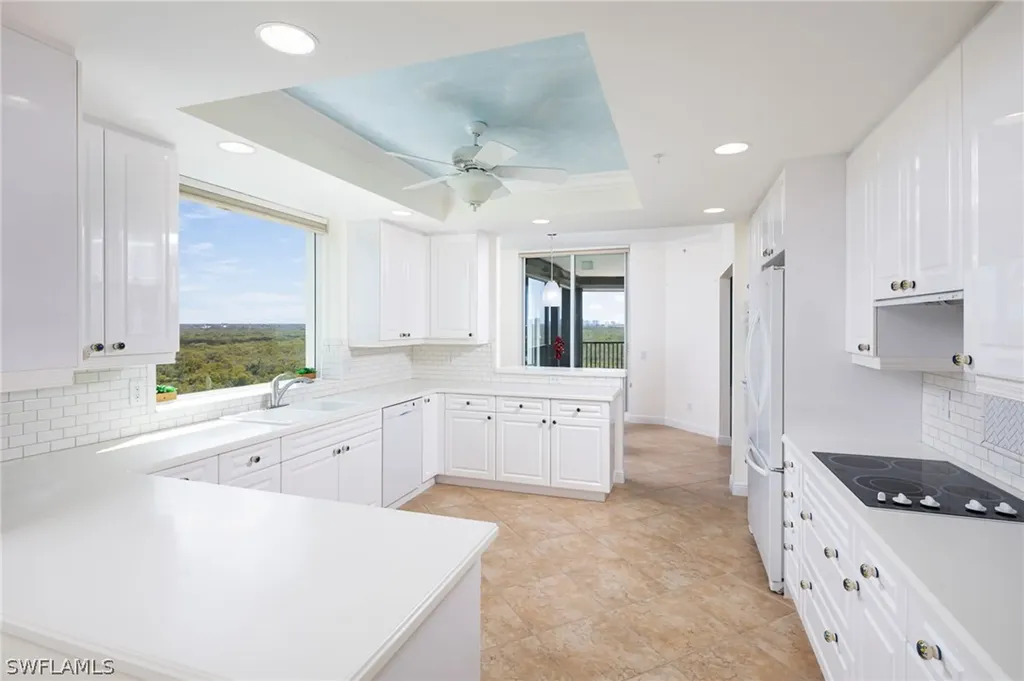 425 Cove Tower Drive Naples FL 34110