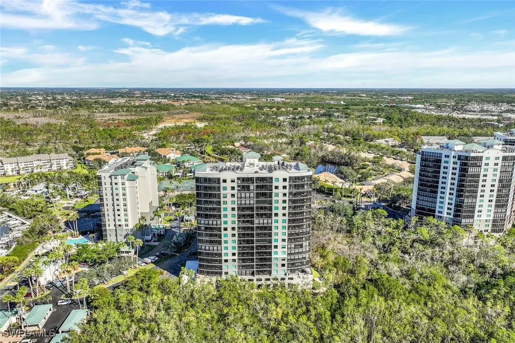 425 Cove Tower Drive Naples FL 34110