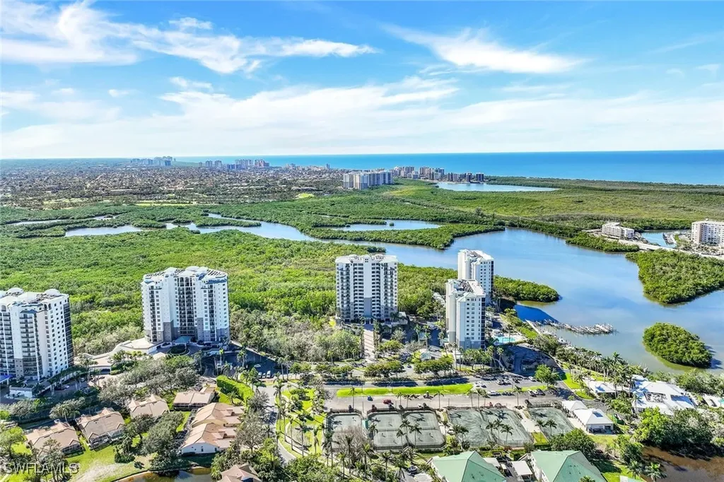 425 Cove Tower Drive Naples FL 34110