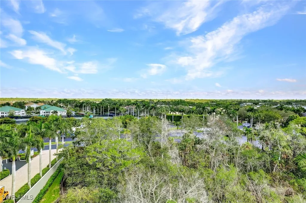 425 Cove Tower Drive Naples FL 34110