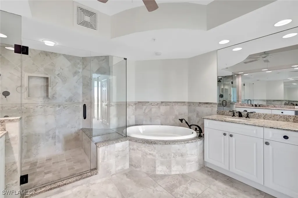 425 Cove Tower Drive Naples FL 34110