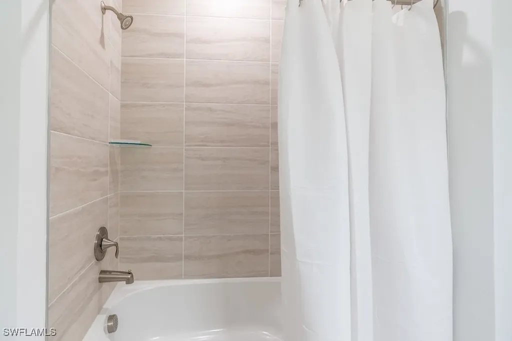 16352 Viansa Way Naples FL 34110