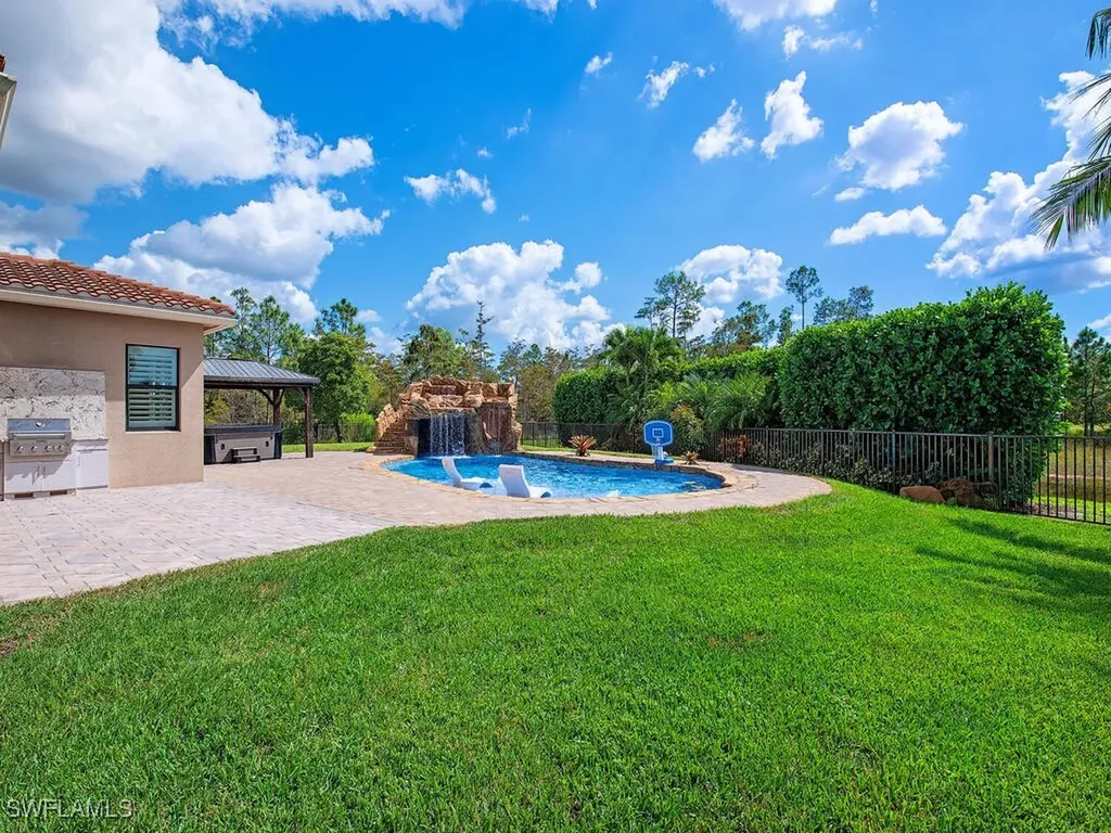 2750 Cinnamon Bay Circle Naples FL 34119