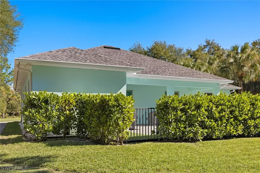 152 14th Avenue NW Naples FL 34120