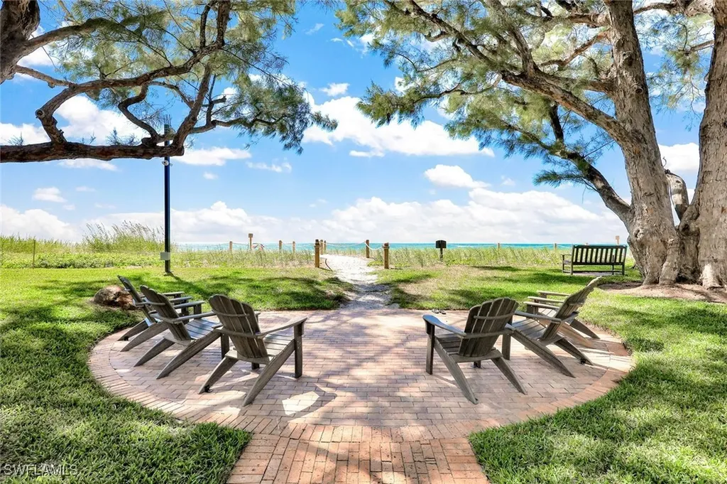 2000 Alamanda Drive Naples FL 34102