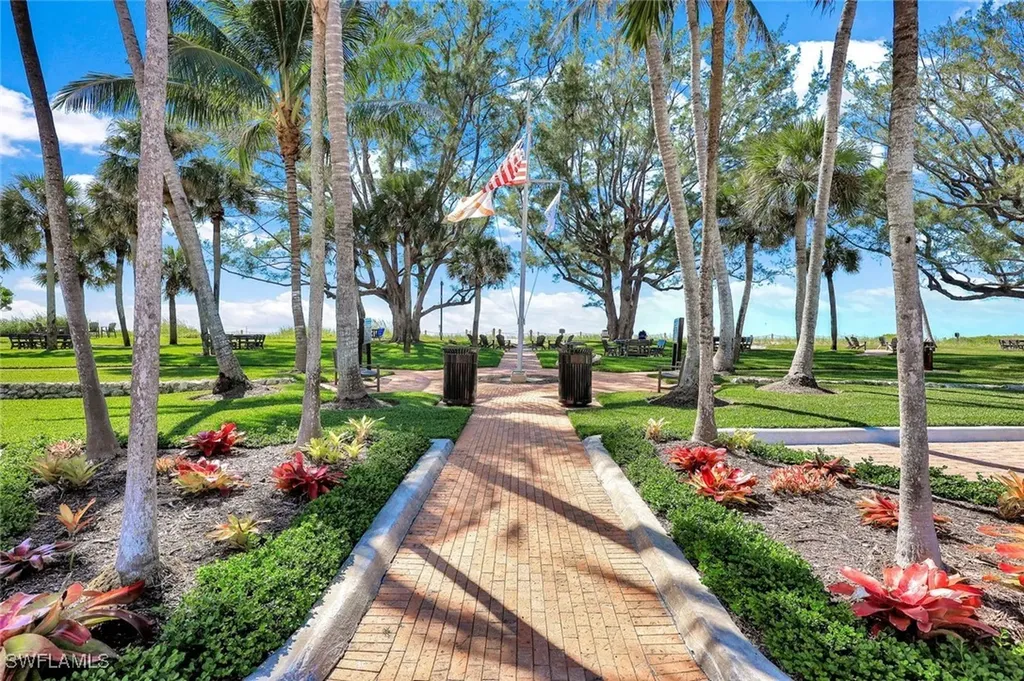 2000 Alamanda Drive Naples FL 34102