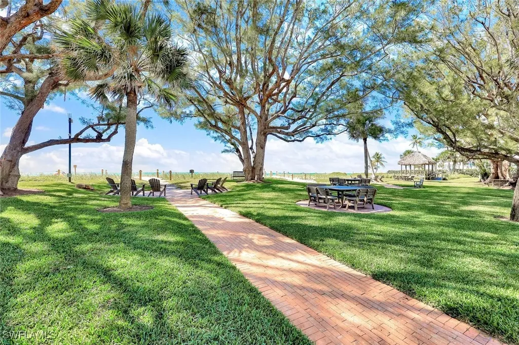 2000 Alamanda Drive Naples FL 34102