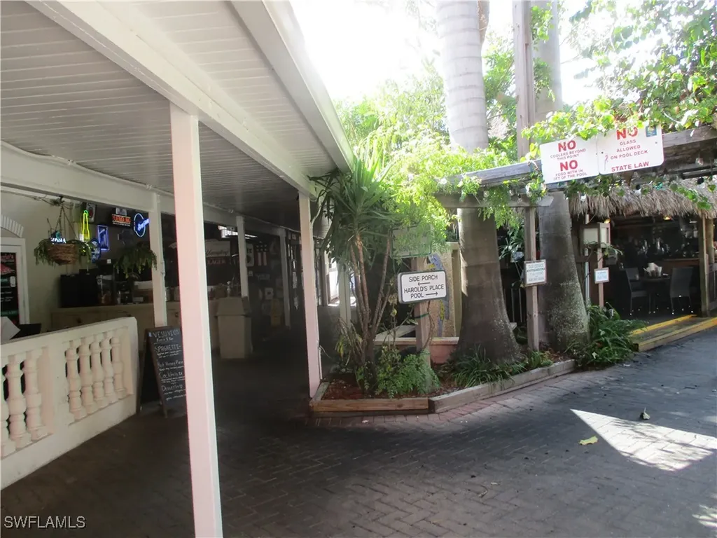 2555 9th Street N Naples FL 34103