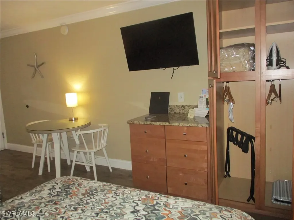 2555 9th Street N Naples FL 34103