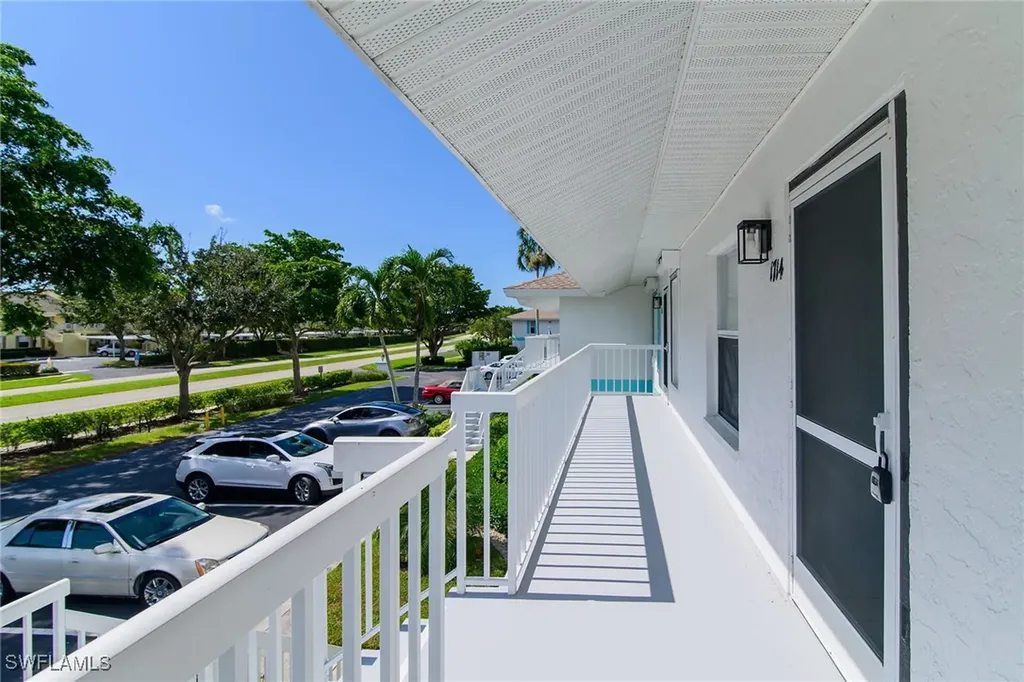 1375 Mainsail Drive Naples FL 34114
