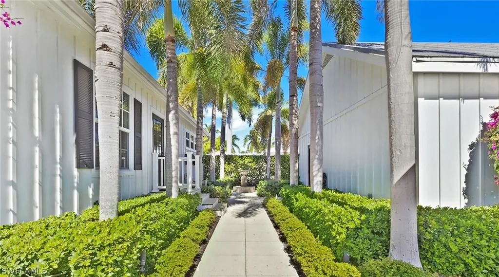 187 Broad Avenue S Naples FL 34102