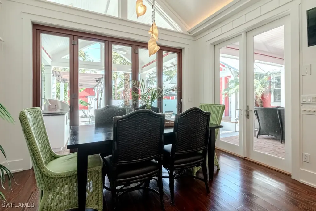 245 Broad Avenue S Naples FL 34102