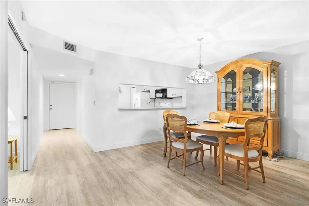 6900 Dennis Circle Naples FL 34104