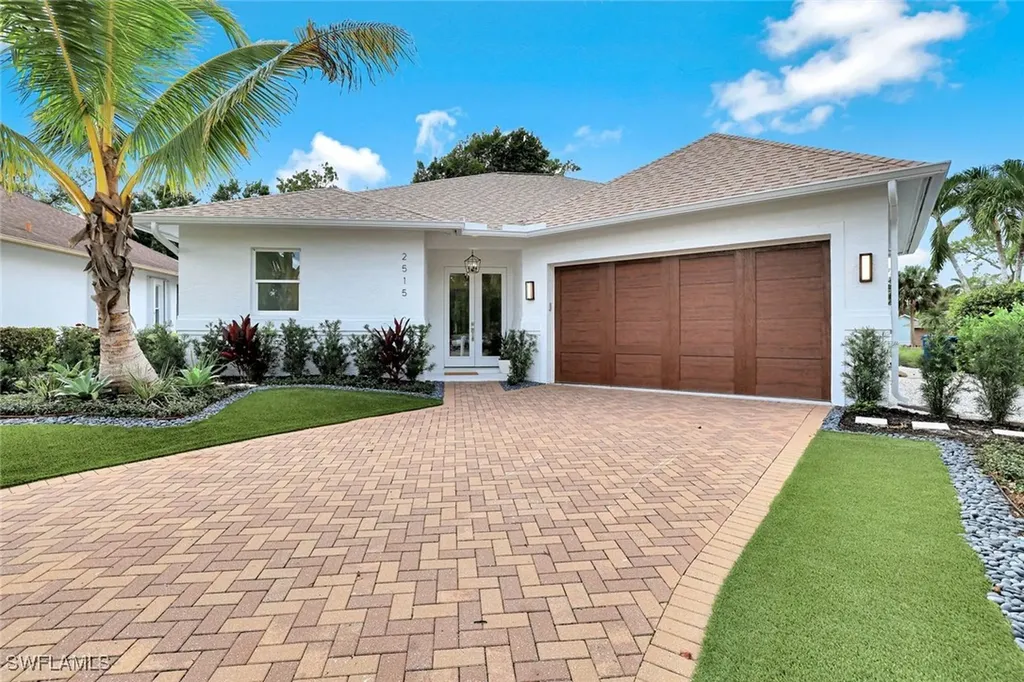 2515 Royal Palm Court Naples FL 34103