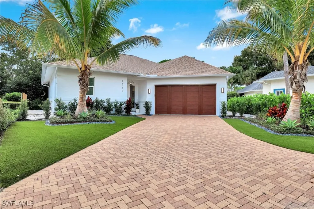 2515 Royal Palm Court Naples FL 34103