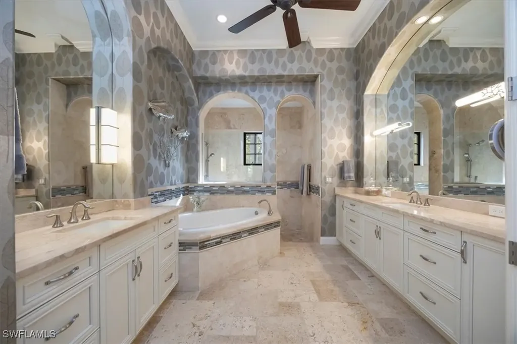 8556 Majorca Lane Naples FL 34114