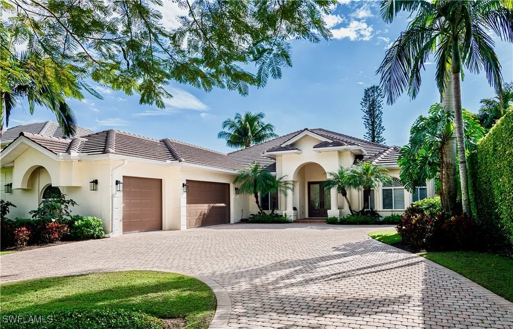 380 5th Avenue N Naples FL 34102
