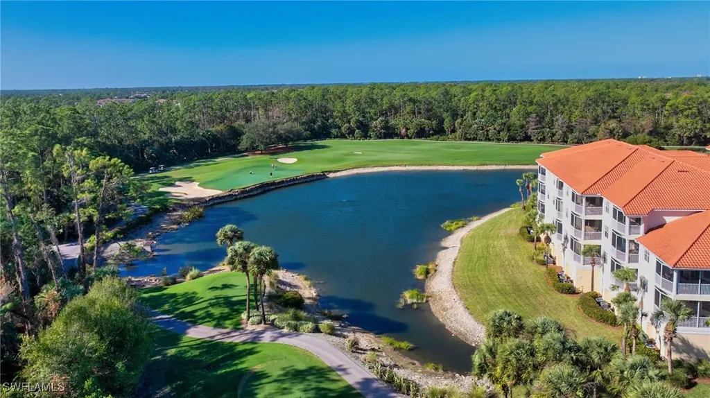 Naples FL, 4884 Hampshire Court, Unit 7-303