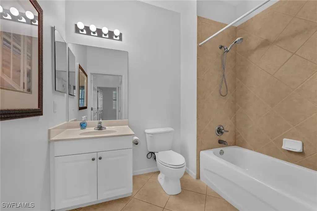 4884 Hampshire Court Naples FL 34112