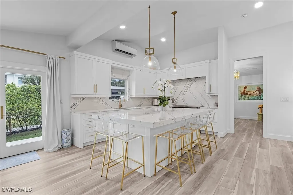 725 2nd Street S Naples FL 34102