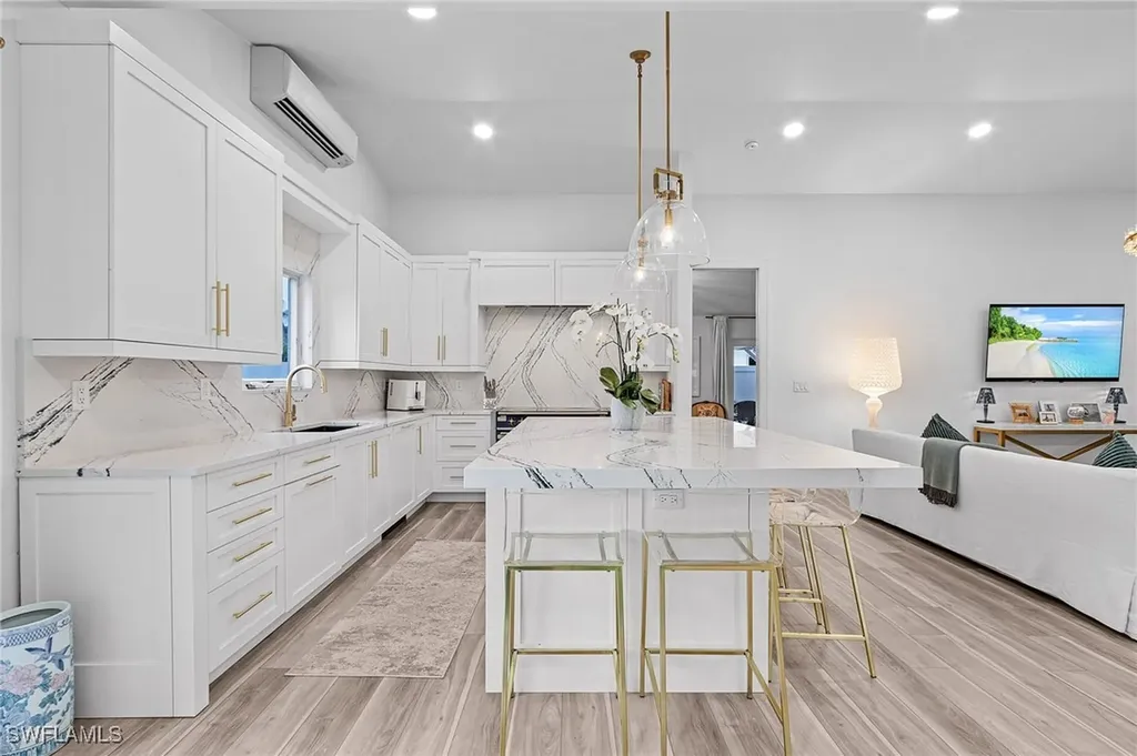 725 2nd Street S Naples FL 34102