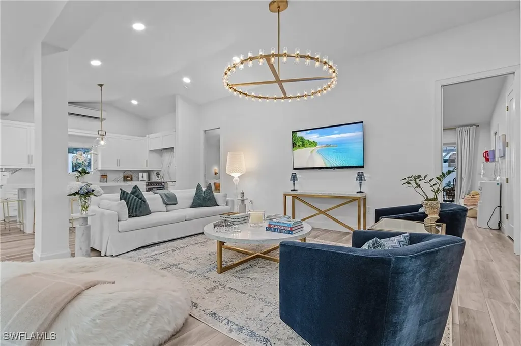 725 2nd Street S Naples FL 34102