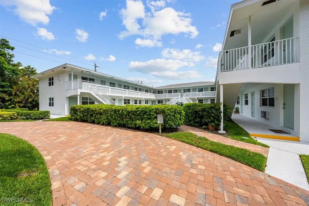 540 4th Avenue S Naples FL 34102