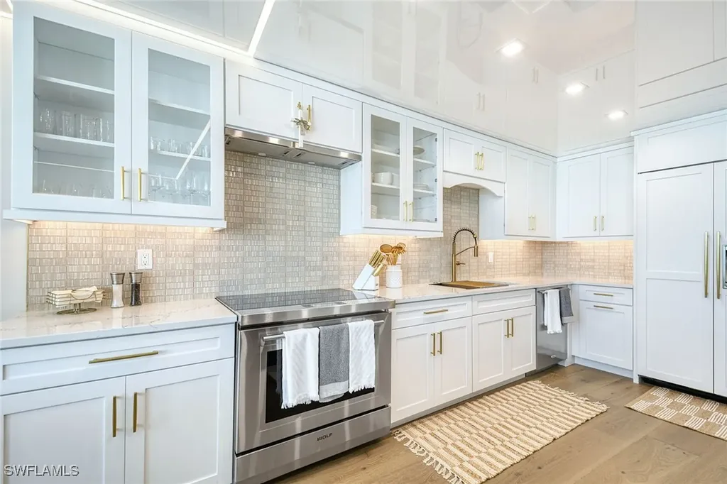 2389 Gulf Shore Boulevard N Naples FL 34103