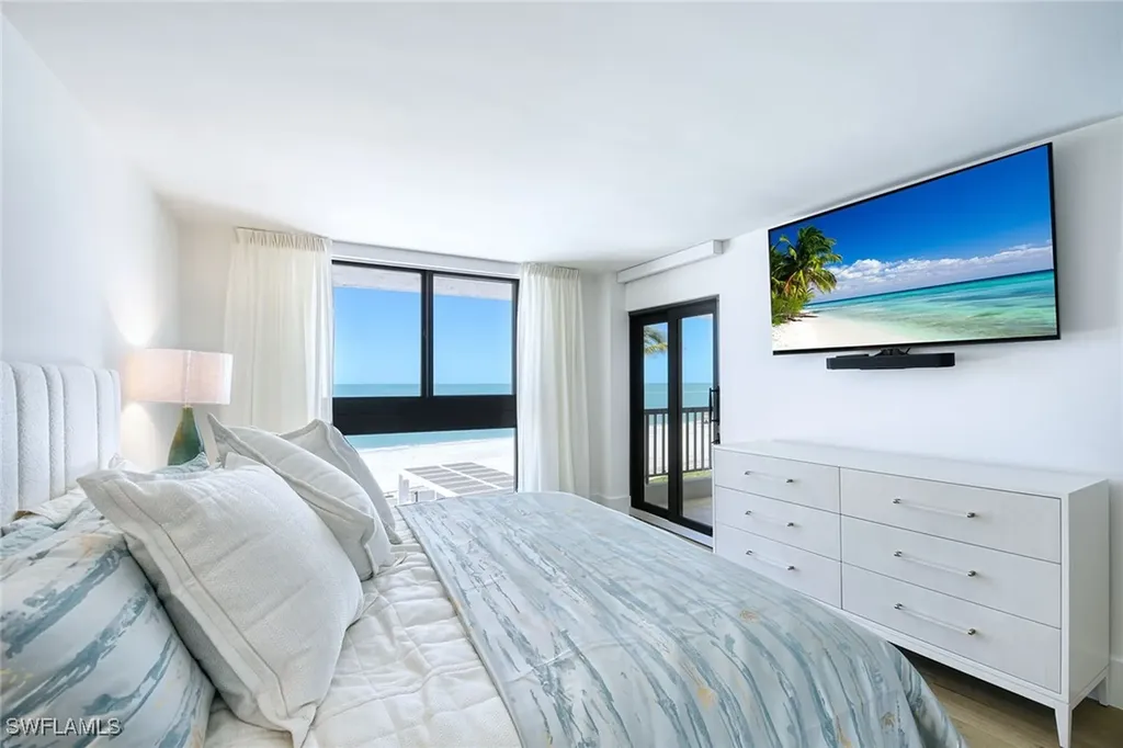 2389 Gulf Shore Boulevard N Naples FL 34103