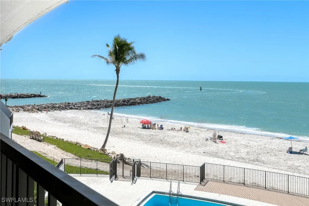 2389 Gulf Shore Boulevard N Naples FL 34103