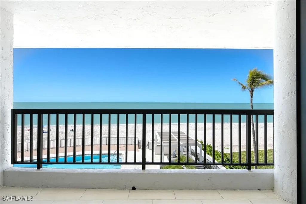2389 Gulf Shore Boulevard N Naples FL 34103
