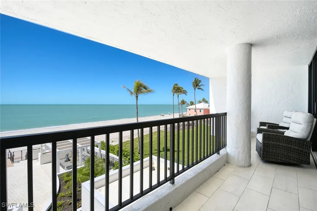 2389 Gulf Shore Boulevard N Naples FL 34103
