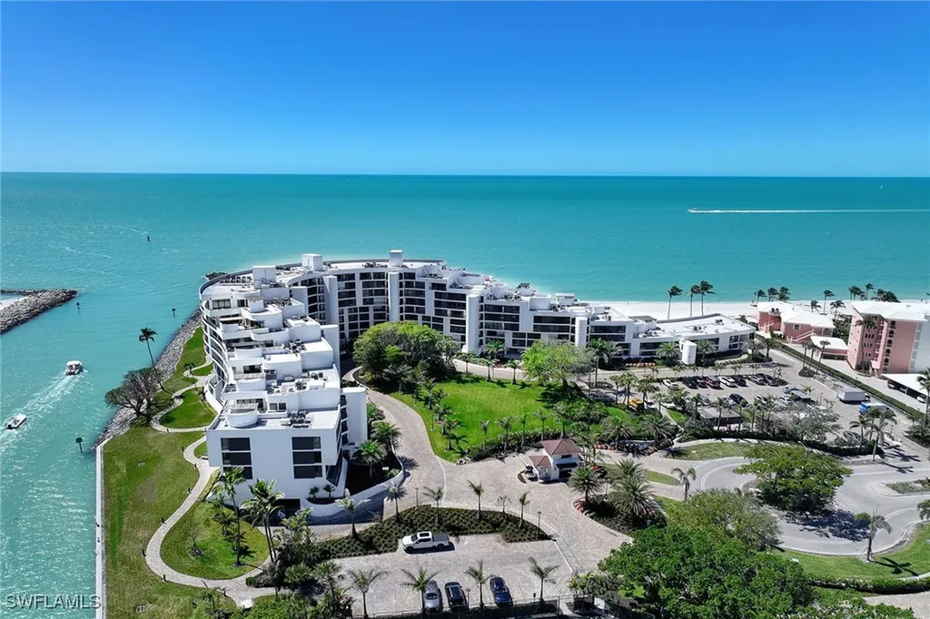 2389 Gulf Shore Boulevard N Naples FL 34103