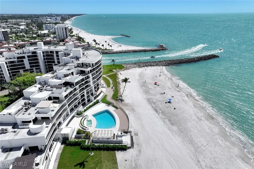 2389 Gulf Shore Boulevard N Naples FL 34103
