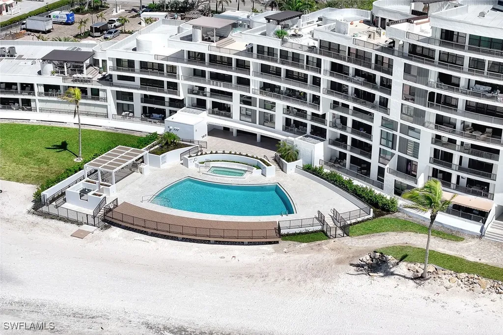 2389 Gulf Shore Boulevard N Naples FL 34103