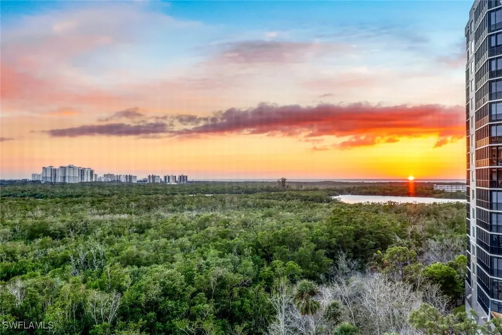 Naples FL, 455 Cove Tower Drive, Unit 902