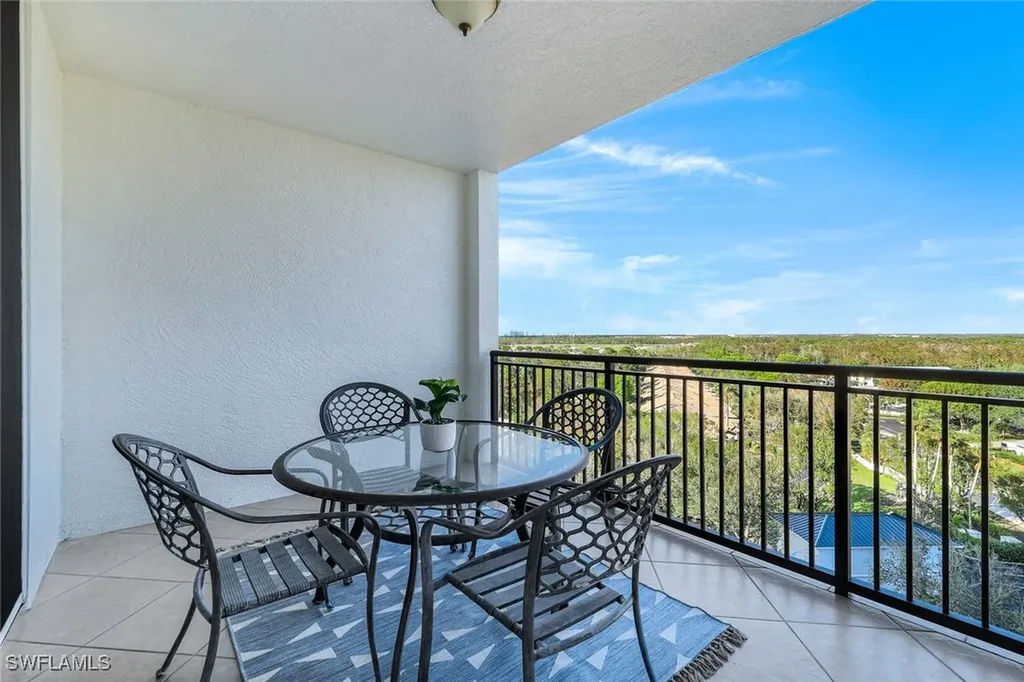 455 Cove Tower Drive Naples FL 34110