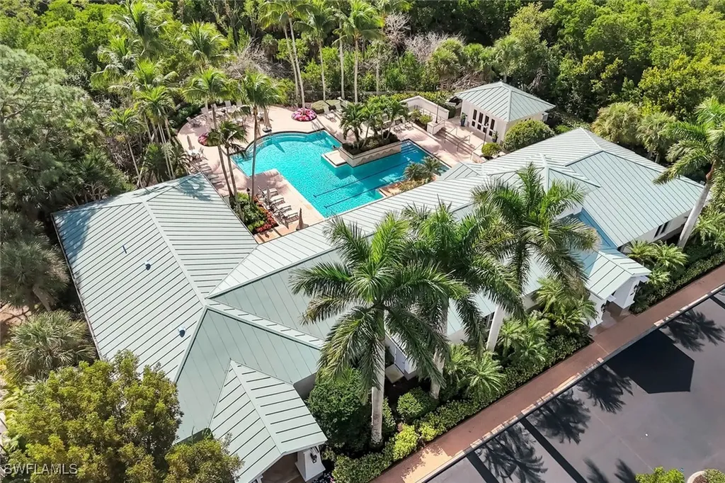 455 Cove Tower Drive Naples FL 34110