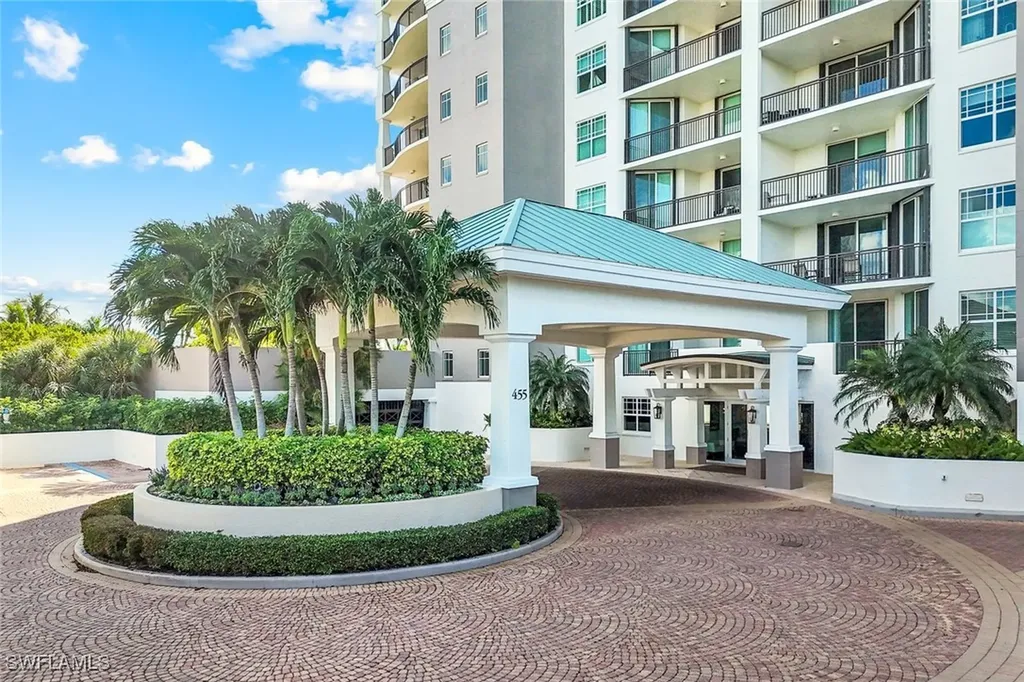 455 Cove Tower Drive Naples FL 34110
