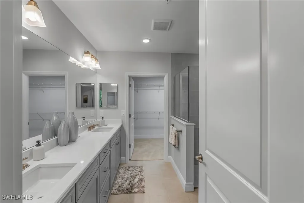 2640 Seychelles Circle Naples FL 34112