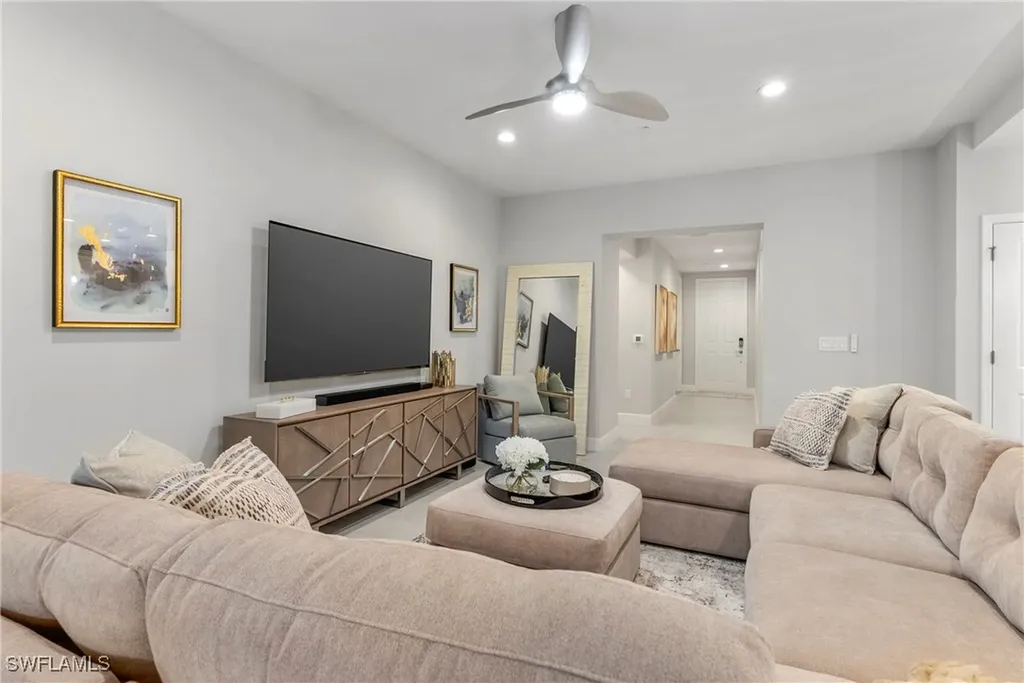 2640 Seychelles Circle Naples FL 34112