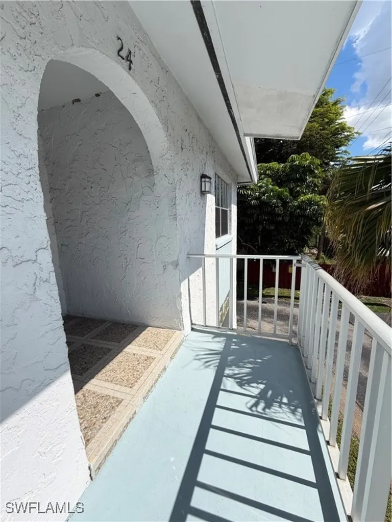 4900 Biscayne Drive Naples FL 34112