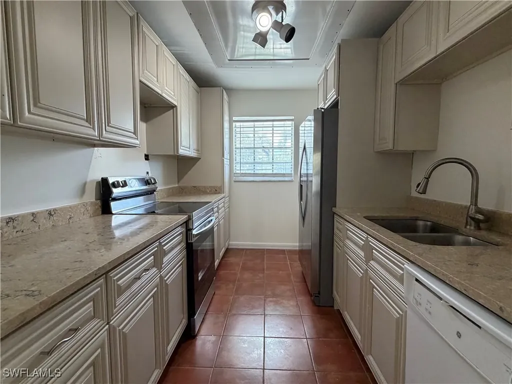4900 Biscayne Drive Naples FL 34112