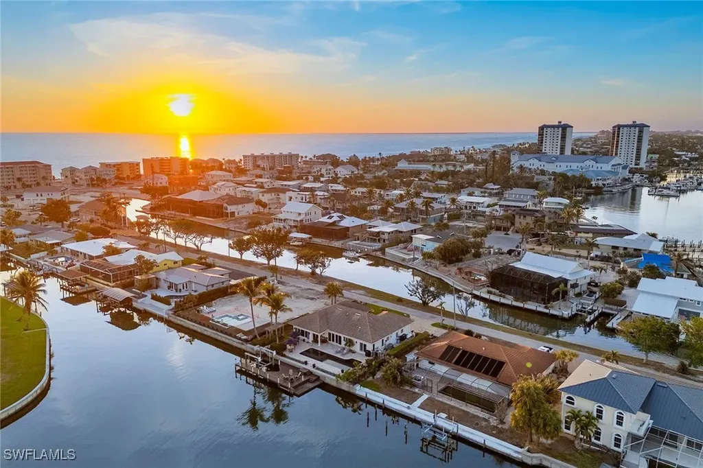 7 Glenview Manor Drive Fort Myers Beach FL 33931