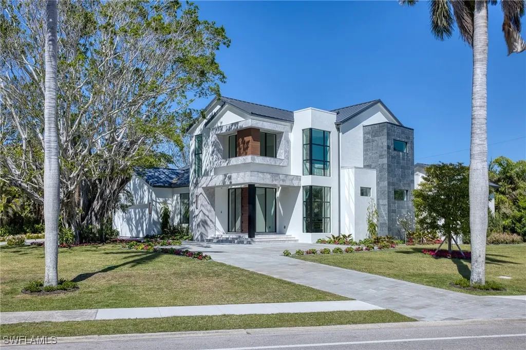 1800 Crayton Road Naples FL 34102