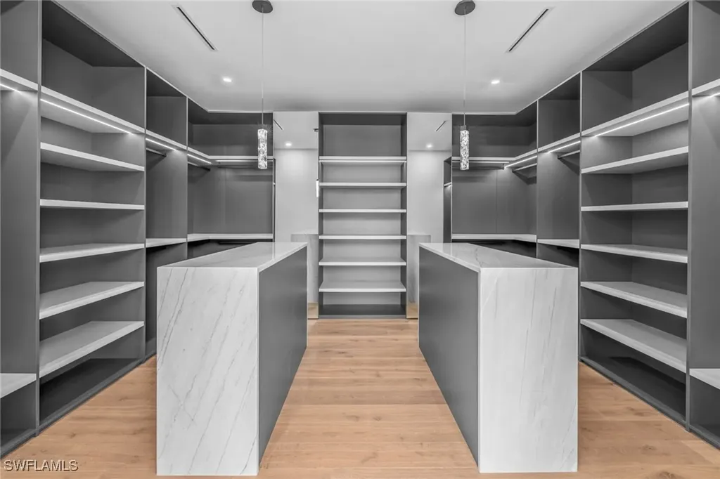 1800 Crayton Road Naples FL 34102