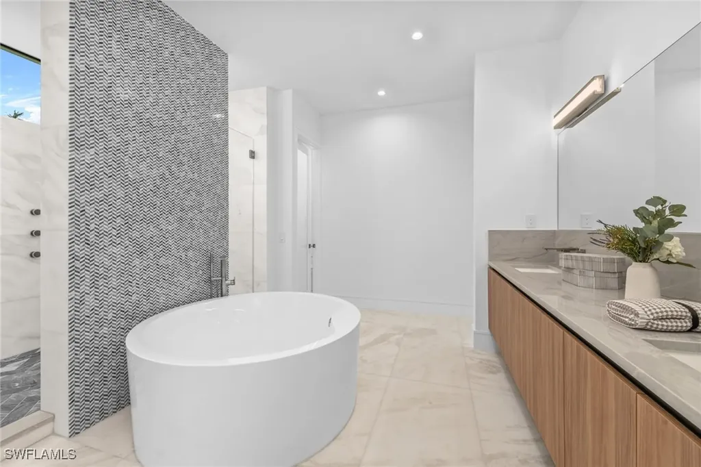 1800 Crayton Road Naples FL 34102