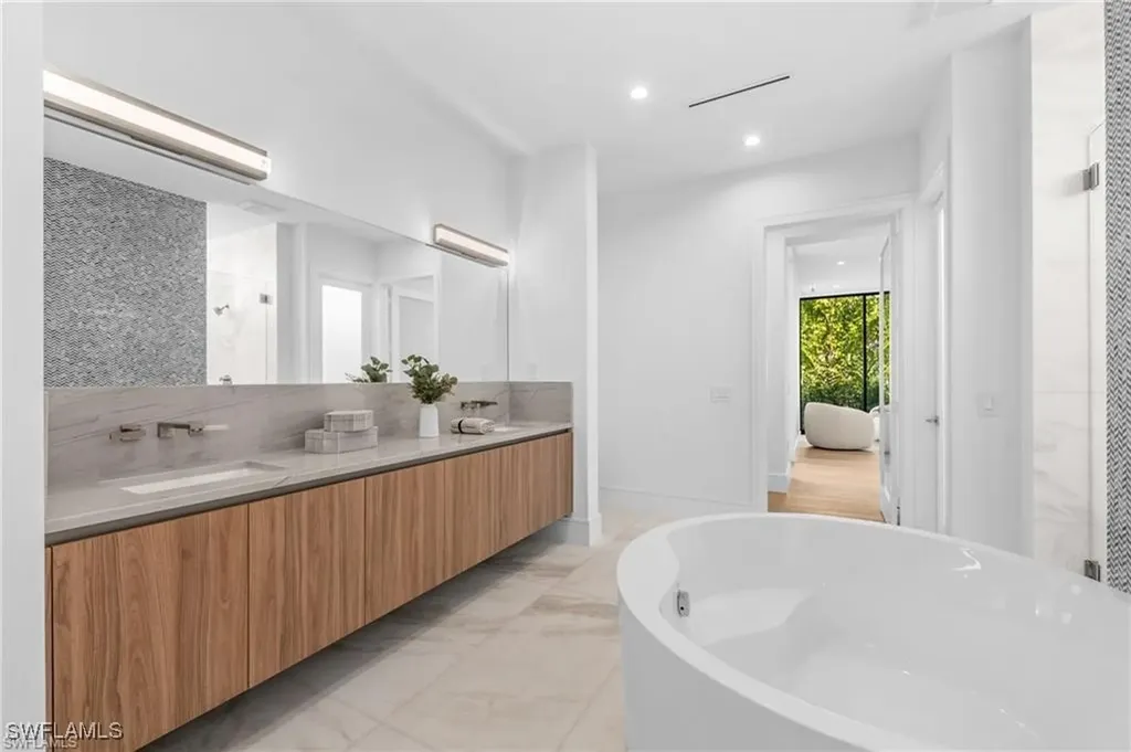 1800 Crayton Road Naples FL 34102