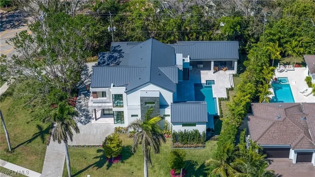 1800 Crayton Road Naples FL 34102